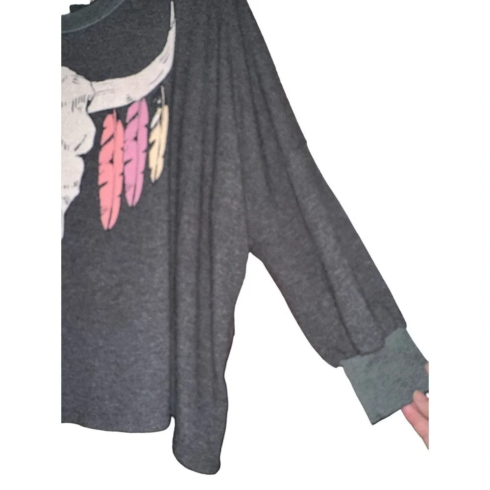 Wildfox Women's Outlaw Feather & Longhorn Oversized Pullover Sweater Size M Gray
